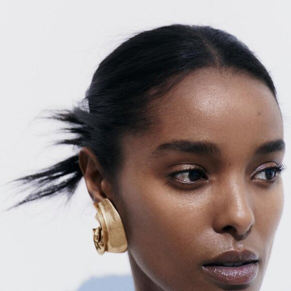 NWT ZARA SEMI-CIRCULAR EARRINGS GOLD COLOR - Picture 3 of 3